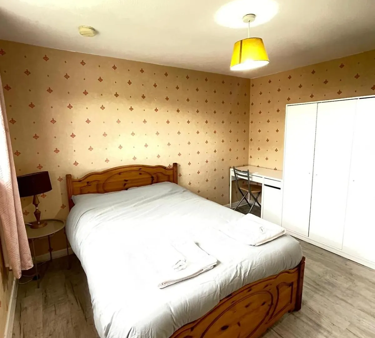 Apartamento 3 Bed Serviced Accommodation With Free Parking & Tram Stop, 10 Minutes From Airport And Center Edimburgo