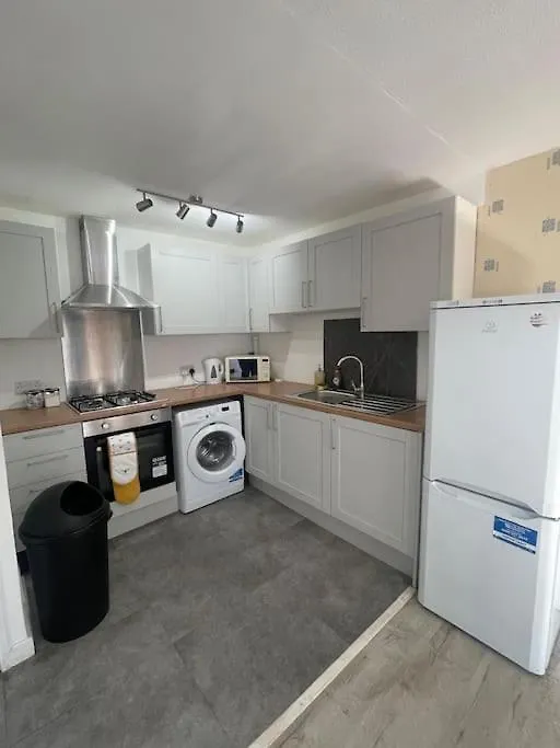 Apartamento 3 Bed Serviced Accommodation With Free Parking & Tram Stop, 10 Minutes From Airport And Center Edimburgo Reino Unido