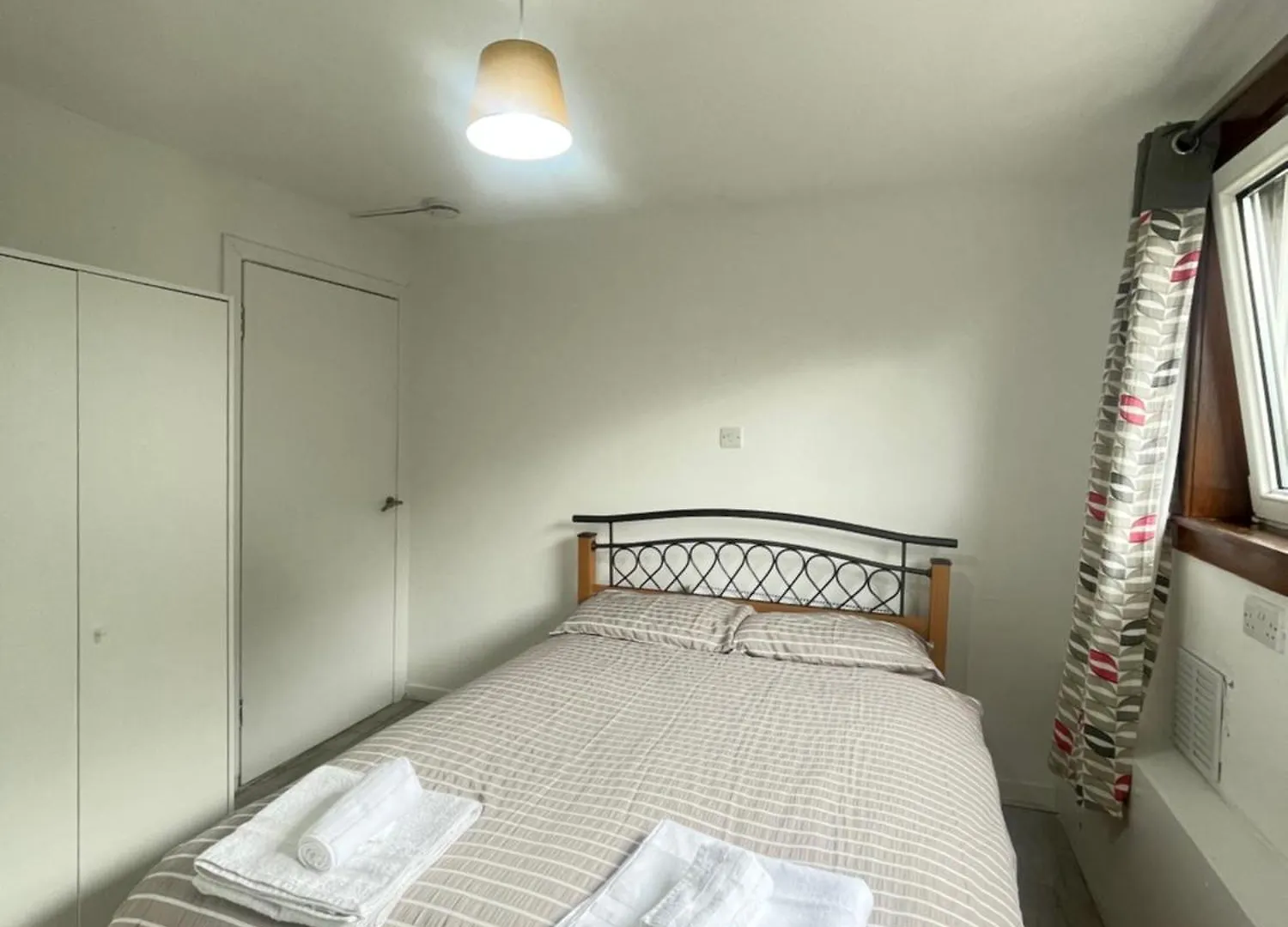Apartamento 3 Bed Serviced Accommodation With Free Parking & Tram Stop, 10 Minutes From Airport And Center Edimburgo