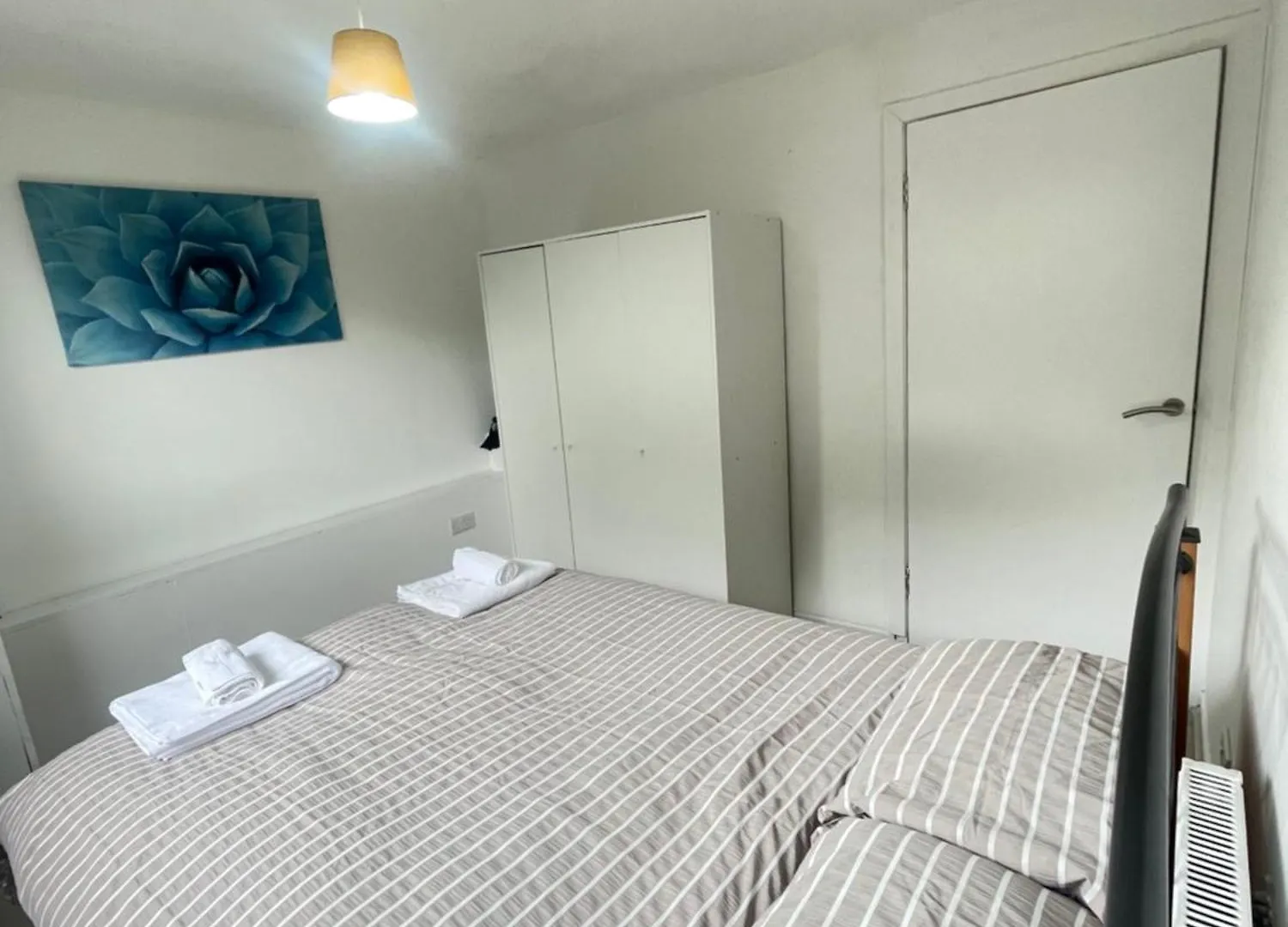 Apartamento 3 Bed Serviced Accommodation With Free Parking & Tram Stop, 10 Minutes From Airport And Center Edimburgo