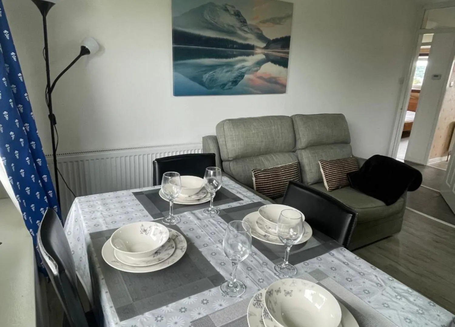3 Bed Serviced Accommodation With Free Parking & Tram Stop, 10 Minutes From Airport And Center إدنبرة