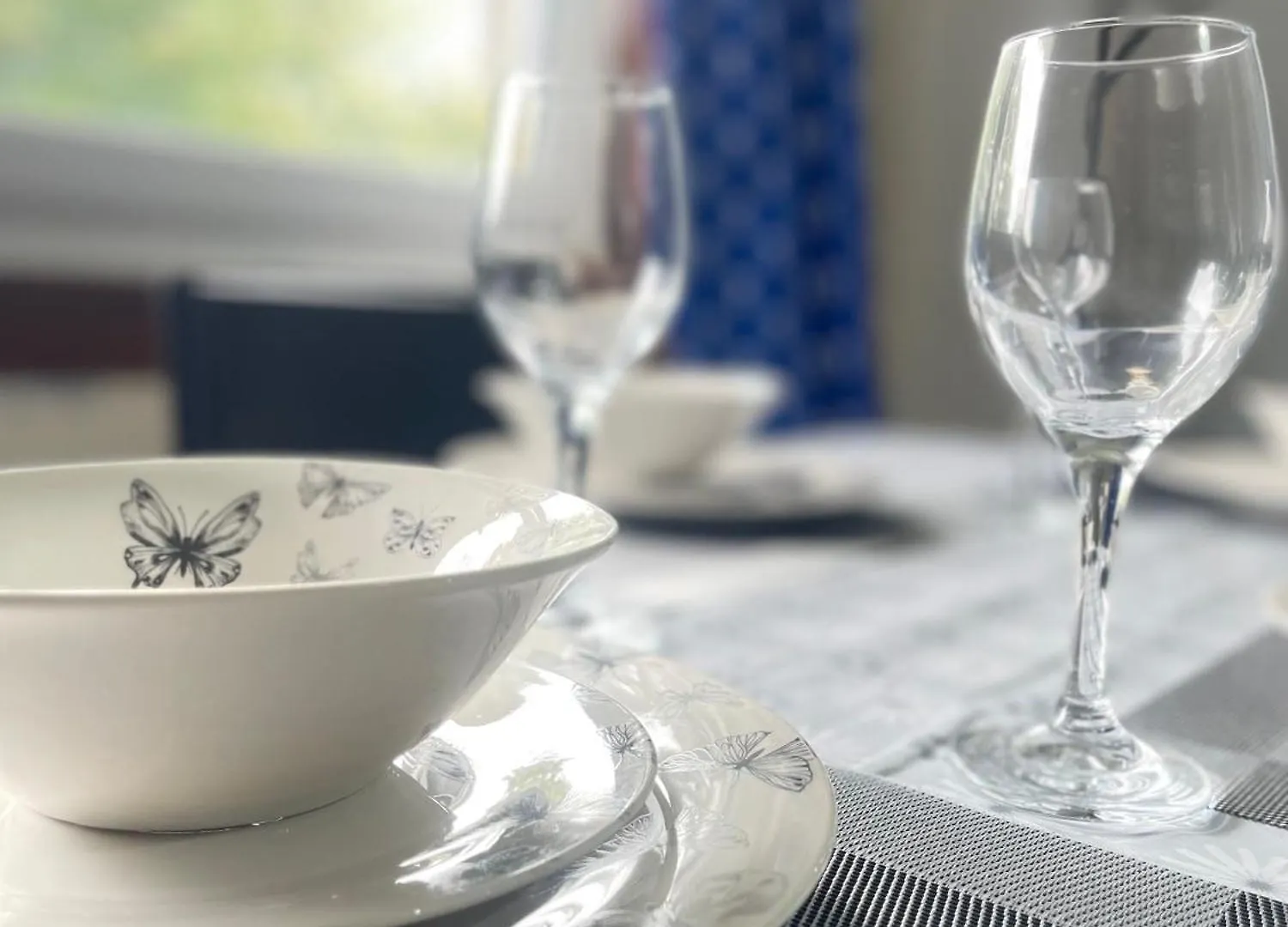 3 Bed Serviced Accommodation With Free Parking & Tram Stop, 10 Minutes From Airport And Center Edinburg Lägenhet